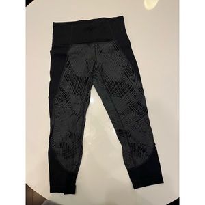 Athleta Women's Capri leggings Size XS Black Grey Yoga pants